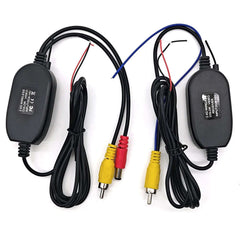 Trådløs adapter til bakkamera med kabler og tilslutninger til video og strøm