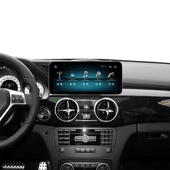 Mercedes-Benz GLK 08-15 – 10,25" Radio med Apple CarPlay og Android Auto i bilens interiør.